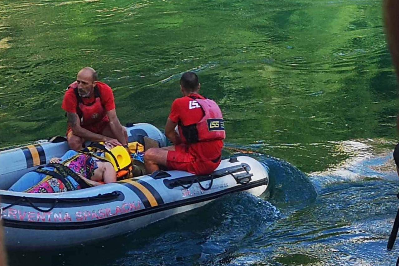 Preminula žena koja je nakon skokova sa Starog mosta pala niz stijene u Neretvu