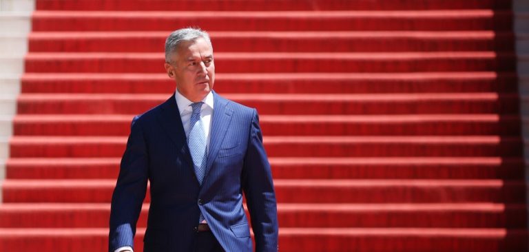 Događa se nezamislivo: MILI HAPSE DRUGOVE, neki misle da se i oko Đukanovića steže obruč