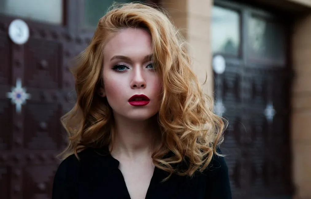 IZRASTAK JE PONOVO MODERAN! 7 BOJA ZA KOSU KOJE ĆE OBILJEŽITI PROLJEĆE: CHERRY COLA I BRONDE