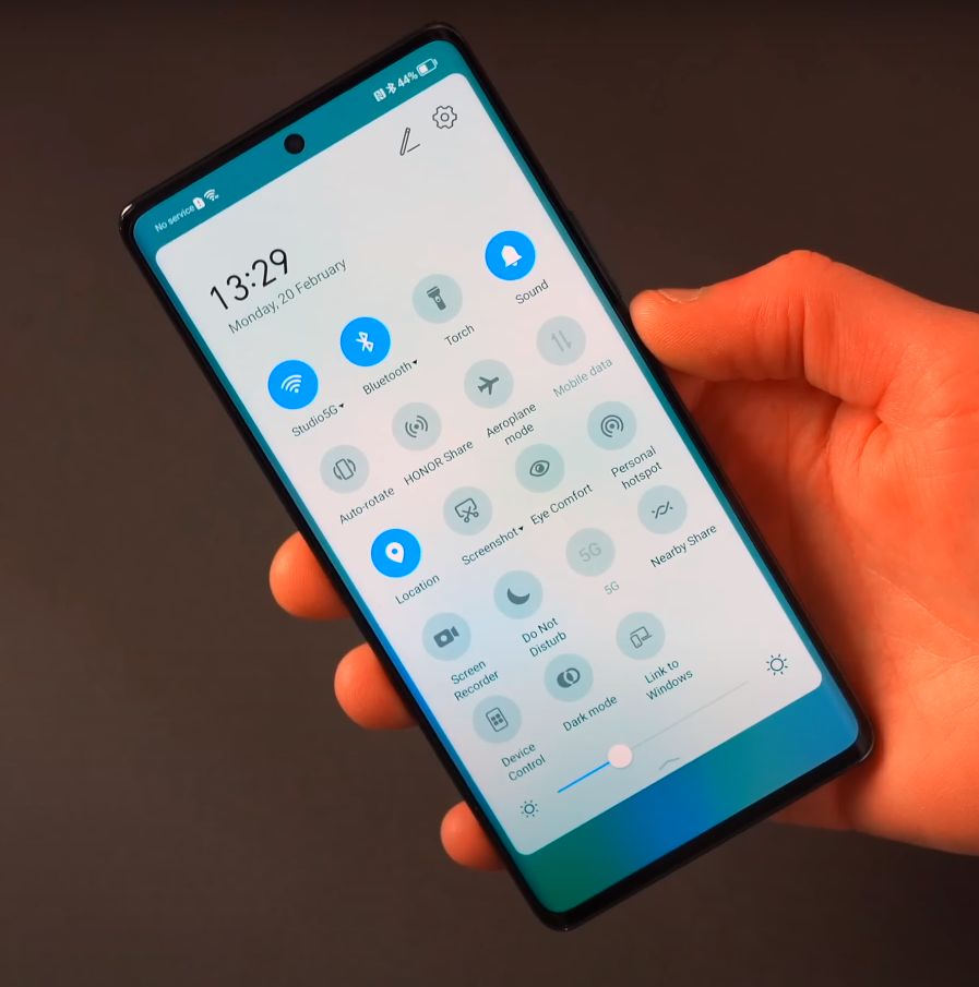Recenzija Honor Magic 5 Lite: Zašto platiti više? honor magic 5 lite baterija