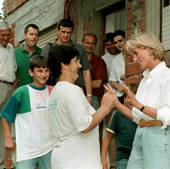 1691662159 Foto Princeza Diana Je Prije 26 Godina Posjetila Bih
