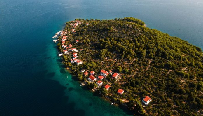 1692275252 976 Najmanji Naseljeni Otok U Hrvatskoj Idila Bez Ijednog Automobila I