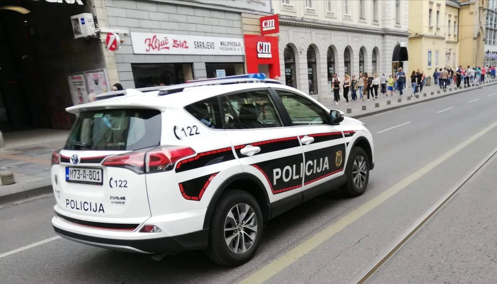 VELIKA AKCIJA POLICIJE U SARAJEVU: PRETRESI NA SEDAM LOKACIJA, UHAPŠENE TRI OSOBE