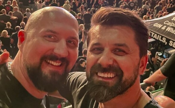 Amel Curic Rodendanskim Iznenadenjem Rasplakao Basistu Umjesto Svirke Otisli Na