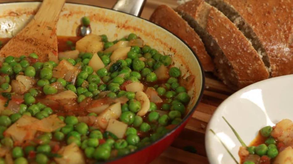 GRČKI RECEPT ZA GULAŠ OD GRAŠKA I KROMPIRA Mediteransko jelo koje se sprema na brzinu