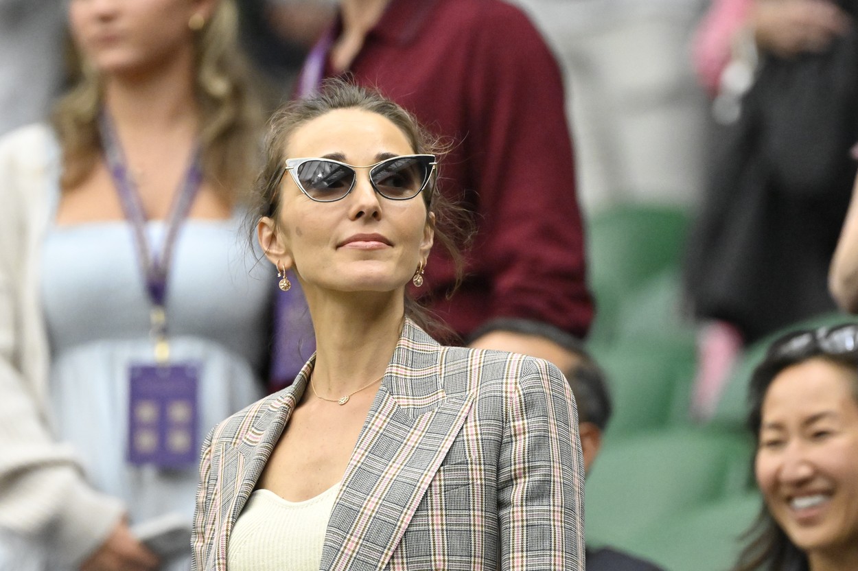 Jelena Đoković u suknji koja se nosi na 100 načina i koja ističe obline svake žene
