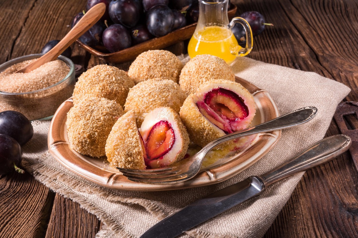 Kao kod bake: Recept za tradicionalne okruglice sa šljivama