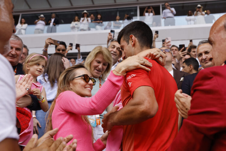 Novak i Jelena u provodu: Đokovići otišli na koncert publika oduševljena
