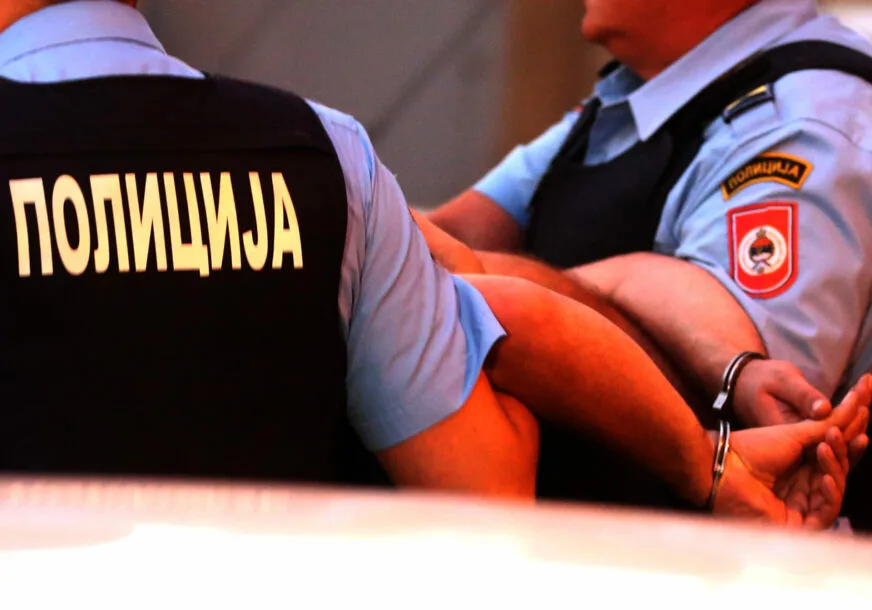 OPTUŽNICA PROTIV POLICAJCA: UKRAO PIŠTOLJE IZ POLICIJSKE STANICE I PRODAO IH ZA 2.300 KM