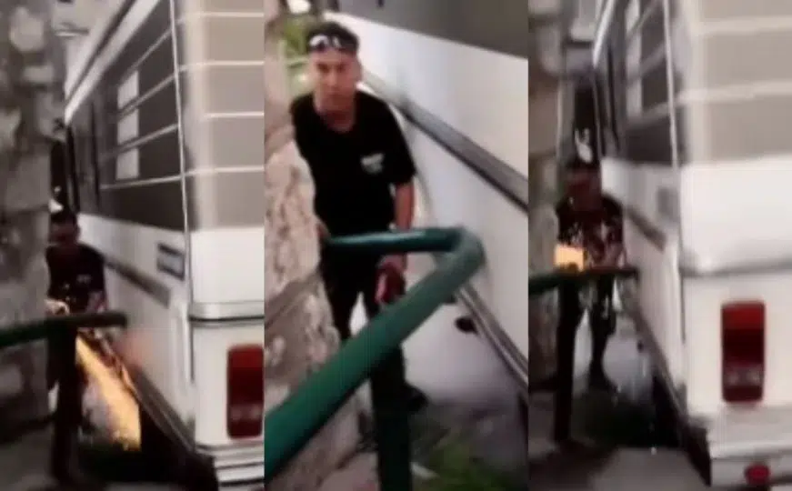 Pogledajte video: Turist je uzeo brusilicu i izrezao rukohvat kako bi prošetao ulicom u Sarajevu