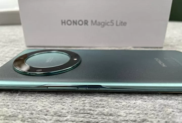Recenzija Honor Magic 5 Lite: Zašto platiti više? honor magic 5 lite