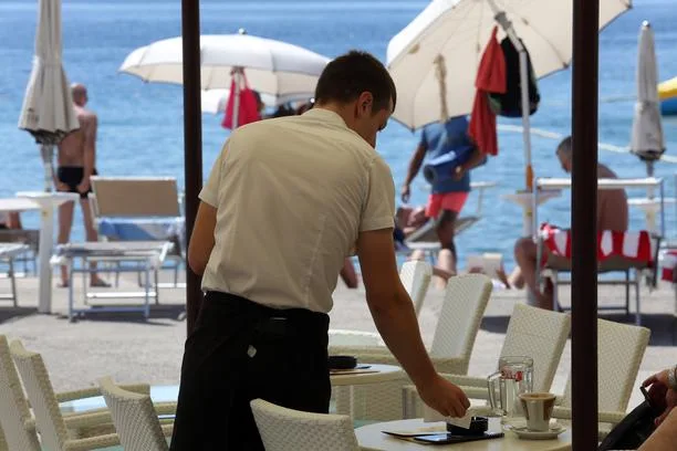 STALNI SEZONSKI RADNIK RJEŠENJE ZA NEDOSTAK RADNE SNAGE U TURIZMU