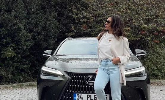 ZATEKAO IH JE GOLE KAKO GLEDAJU TV! Turska glumica koju dobro znate prevarila muža sa 30 godina starijim svekrom