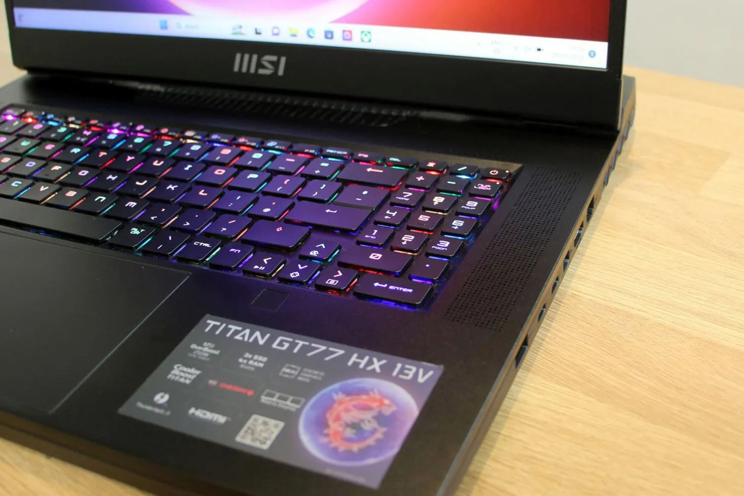 MSI Titan GT77 HX 13V recenzija