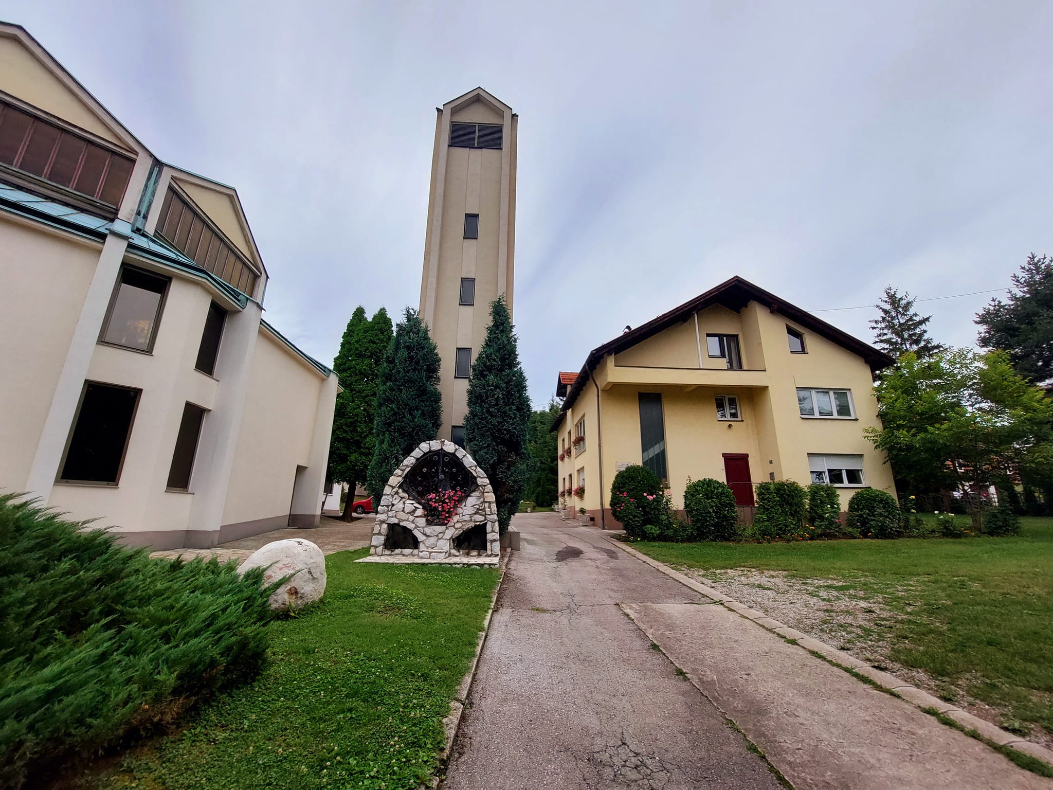 REKAO MU JE DA LEGNE, ZAVEZAO MU RUKE: VRHBOSANSKA NADBISKUPIJA OBJAVILA DETALJE NAPADA NA ŽUPNIKA