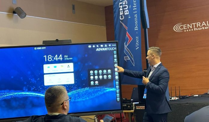 1695554152 Tvrtka Katarina I Mebikon Predstavili Interaktivni Zaslon Advantouch Na Business