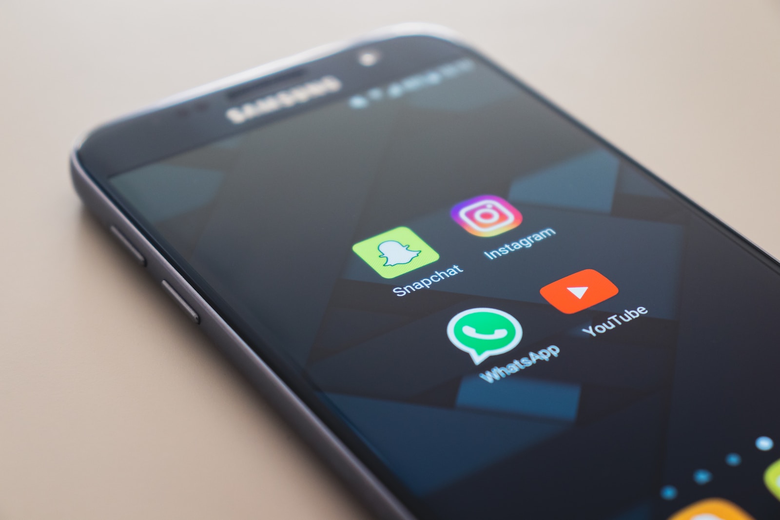 iMessage ili WhatsApp: Koja je aplikacija bolja?
