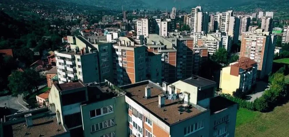 JOŠ JEDAN MRTAV ZENIČANIN U STANU, NIKO ‘NIJE NADLEŽAN’ ZA PREUZIMANJE I UKOP TIJELA