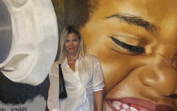 Oglasila se iz Portugalije i najavila iznenađenje: Milica Pavlović pokazala svoje PRAVO LICE bez trunke šminke na odmoru