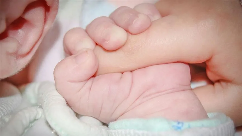 PREMINULA BEBA STARA DVA DANA, OGLASILA SE MAJKA: MAZILA SAM JOJ NOGICE, BILA JE ŽIVAHNA, A ONDA…