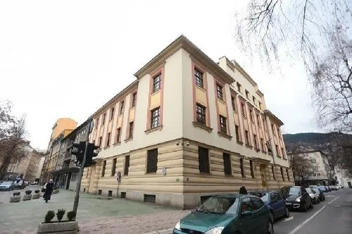 STRAŽAR KPZ-A SARAJEVO PRVOSTEPENO OSUĐEN NA DVIJE GODINE I PET MJESECI ZATVORA ZBOG UZIMANJA MITA