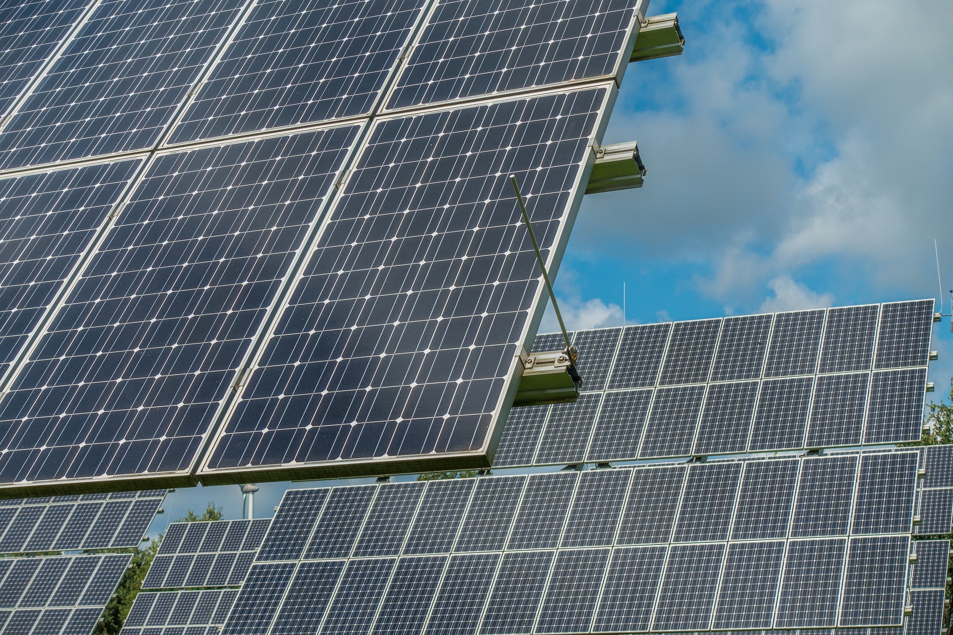 Usvojen pravilnik koji građanima RS-a omogućuje da prodaju solarnu energiju – Business Magazine