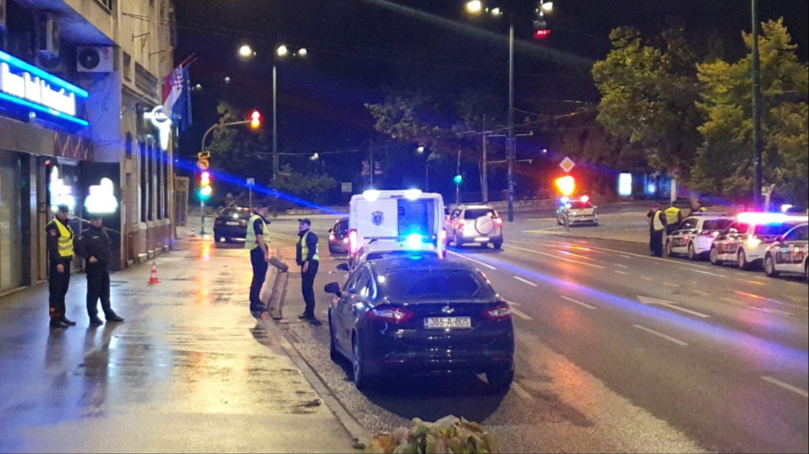 ŠTA JE POLICIJA PRONAŠLA KOD VOZAČA KOJI JE SINOĆ U SARAJEVU NALETIO NA TRUDNICU I POLICAJCA