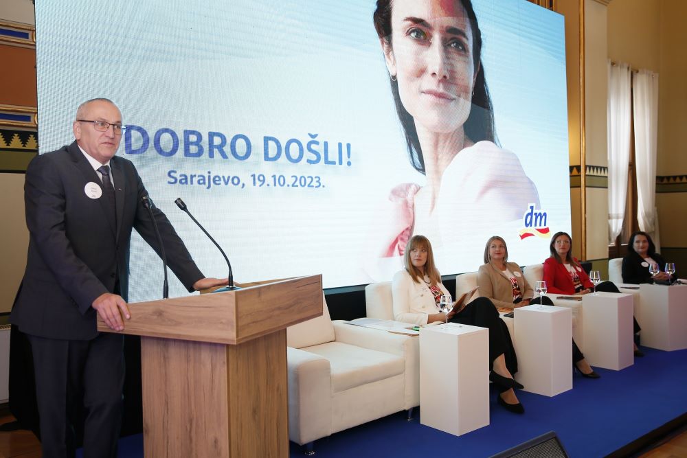 Drogerijski lider uspješno završio poslovnu godinu: dmBiH ostvario promet od 344,1 miliona KM – Poslovne novine