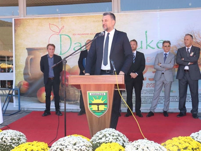 Konaković otvorio sajam ‘Dani jabuke’ u Goraždu