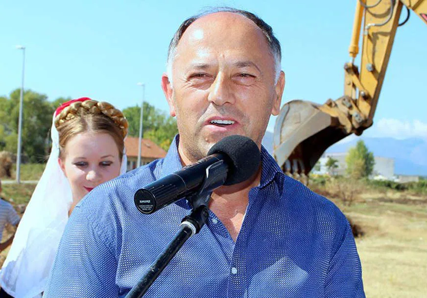 PODIGNUTA OPTUŽNICA PROTIV VLASNIKA BENZINSKIH PUMPI “NEŠKOVIĆ”: GAĐAO RADNIKA ČAŠOM