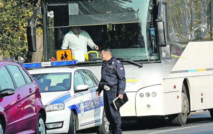 Tragedija Na Ekskurziji Vozac Koji Je Vozio Ucenike Iznenada Preminuo