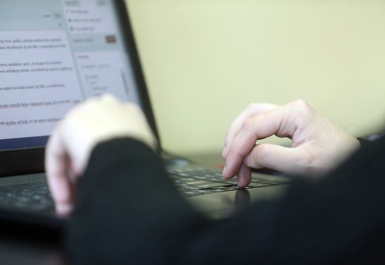TRAŽILE SRODNU DUŠU, PA OPLJAČKANE: KAKO SE ZAŠTITITI OD ‘UDVARAČA’ NA DRUŠTVENIM MREŽAMA