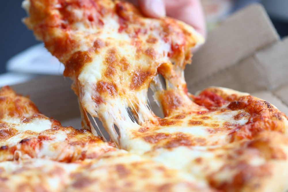 Trik za najbrže rezanje pizze bez noža: “Ovo mi je otkrila radnica pizzerije”
