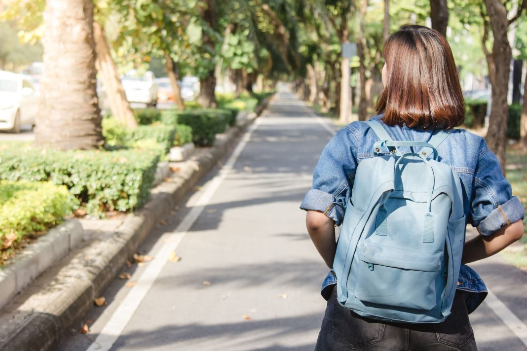 OBJAVLJENE PORUKE: MUŠKARAC PREKO OGLASA ZA STAN VREBA STUDENTICE