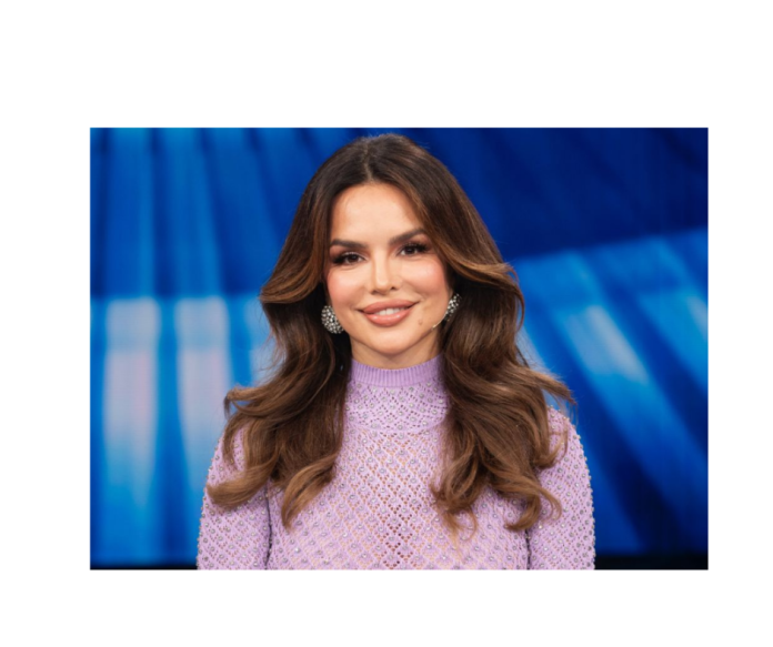 Kao Prava Diva Severina Mamila Poglede U Zanosnoj Haljini Slavnog