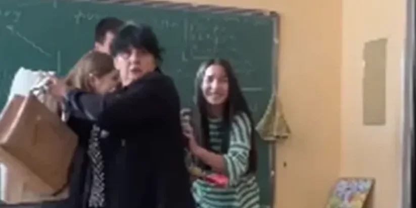 Učiteljica požurila prekinuti tučnjavu u razredu, pa je dočekalo iznenađenje (video)