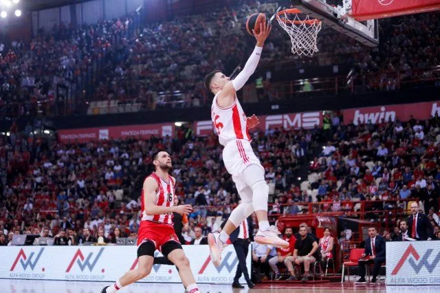 Zvijezda nemoćna, Olympiakos slavio u Pireju!