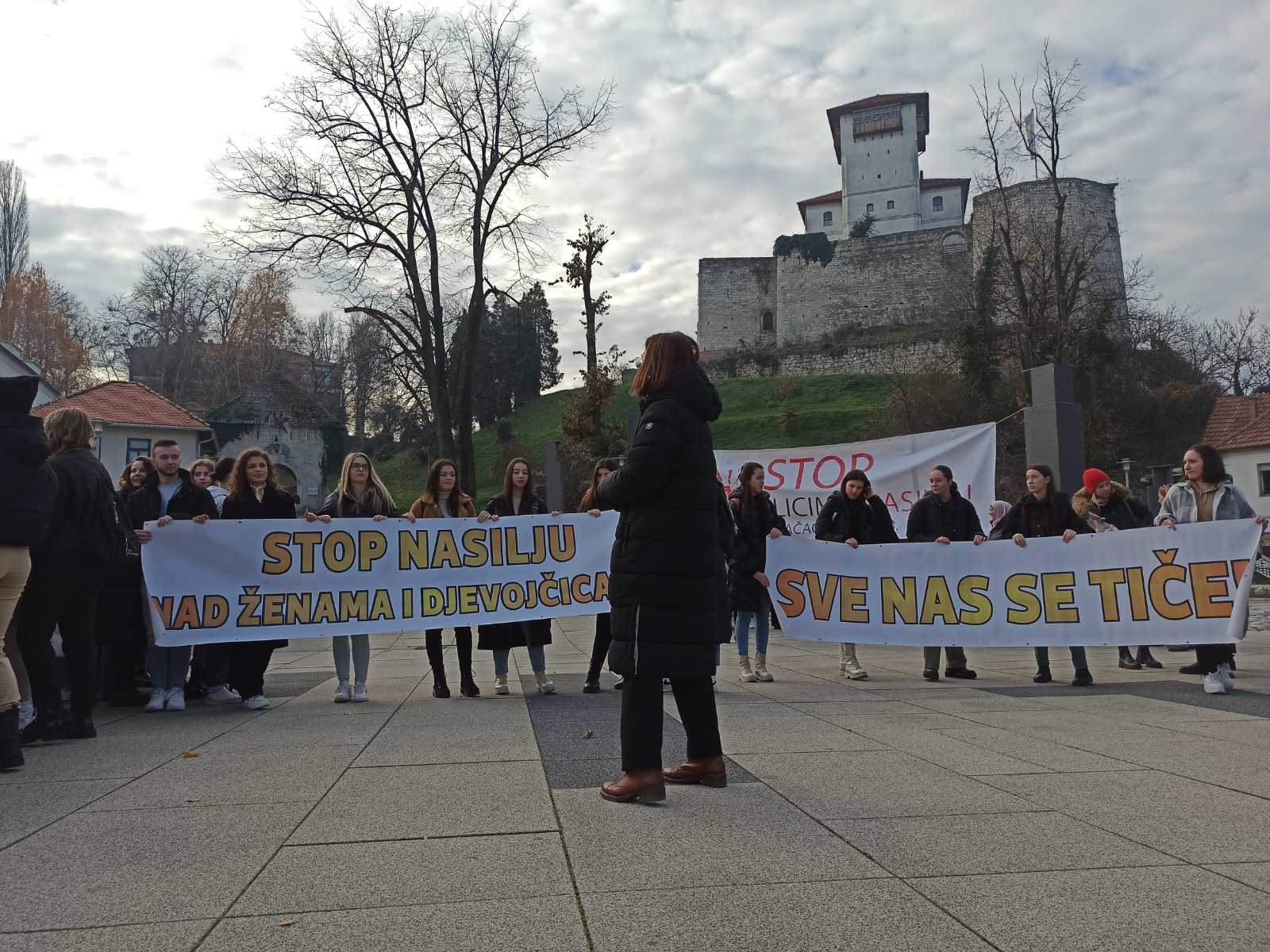 Mirna šetnja u Gradačcu: Stop nasilju nad ženama i djevojčicama!