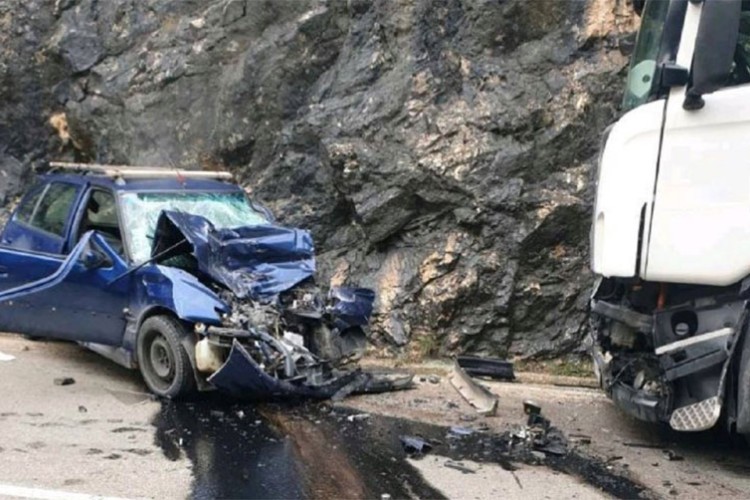 Tragedija kod Mrkonjić Grada: Dijete poginulo u sudaru, povrijeđena cijela obitelj