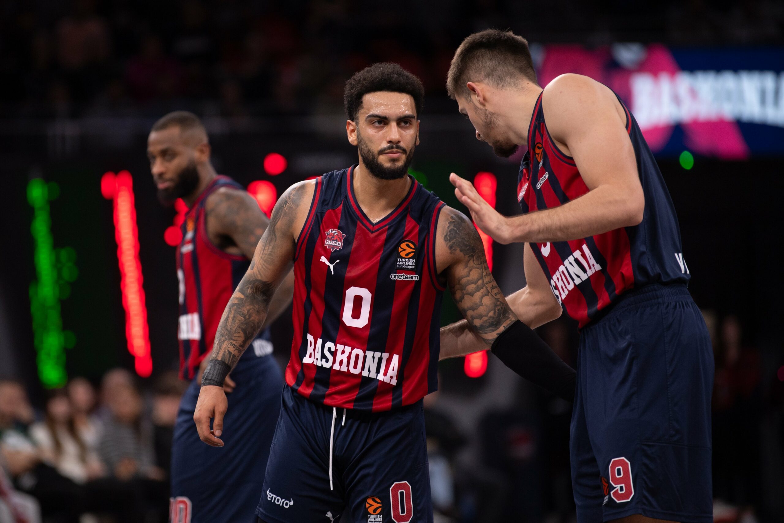 EL: Howard heroj Baskonije, veliki preokret Virtusa protiv Barce, Maccabi slavio u Francuskoj (VIDEO)