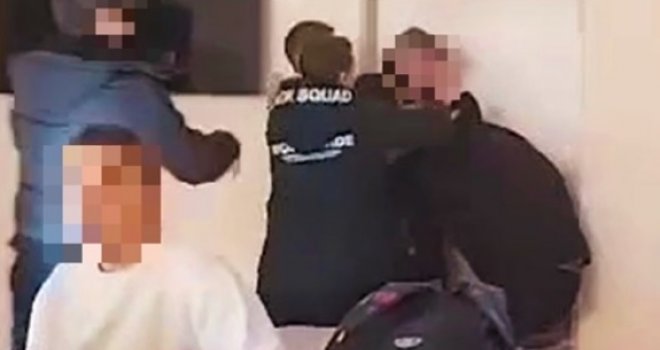 Snimljena Tucnjava Profesora I Ucenika U Razredu Profesor Ce Dobiti
