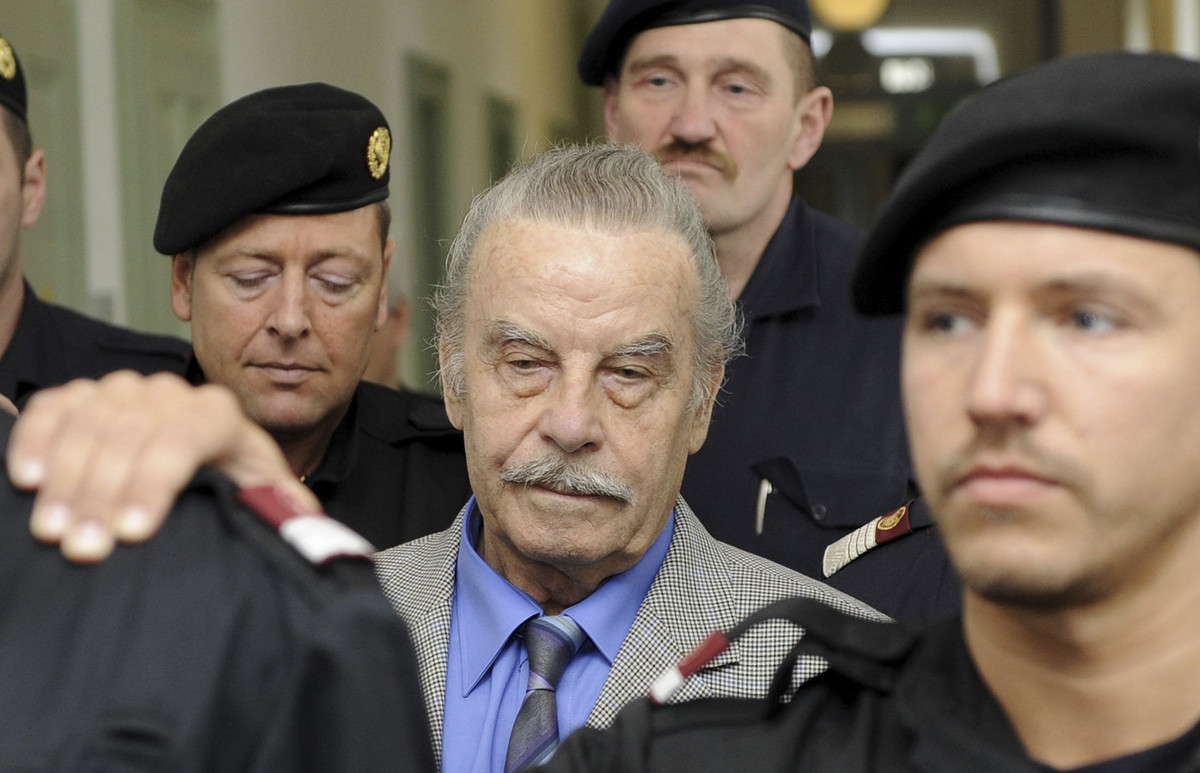 MUŠKARAC KOJI SA SVOJOM KĆERKOM IMA SEDMORO DJECE BOLUJE OD TEŠKE DEMENCIJE: NEKAD MISLI DA JE POP ZVIJEZDA