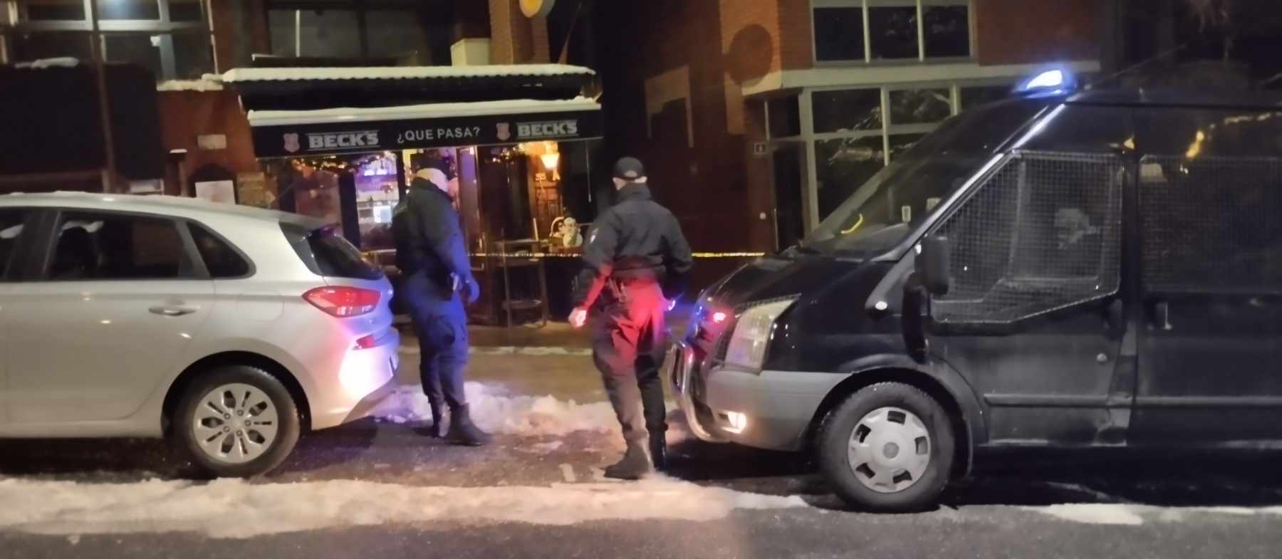 SARAJEVSKA POLICIJA RASPISALA POTRAGU ZA MUŠKARCEM KOJI JE SINOĆ RANIO DVA MLADIĆA