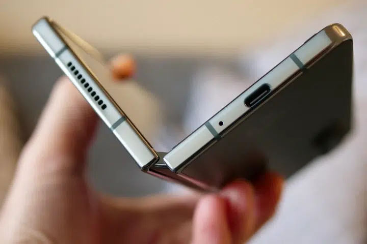 Samsung Galaxy A Fold doista postoji i na tržište dolazi s cijenom od 1,000$ 31 z fold 4 hinge end