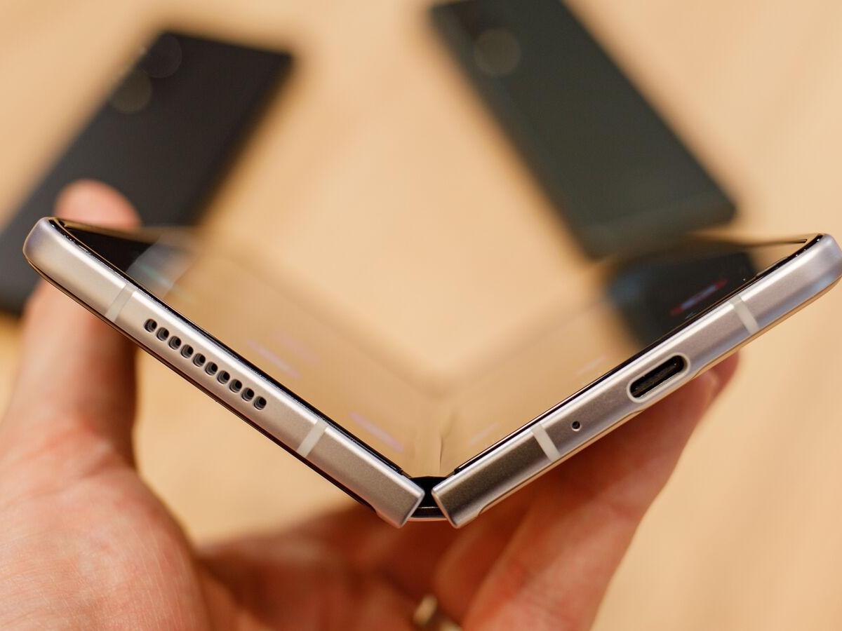Samsung Galaxy A Fold doista postoji i na tržište dolazi s cijenom od 1,000$