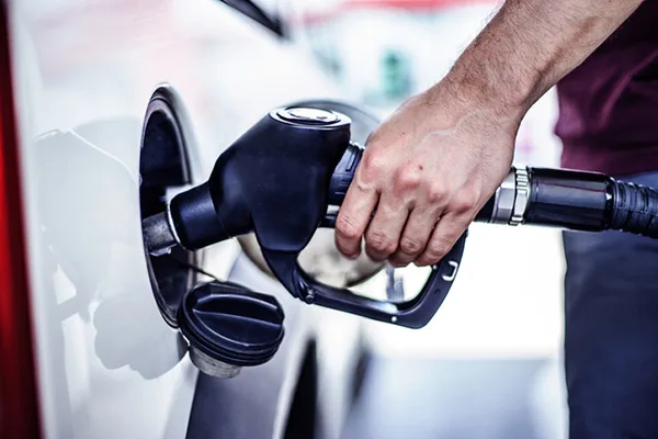 BENZINSKA PUMPA U BIH I NJEN VLASNIK KAŽNJENI SA 50.000 KM JER SU TOČILI LOŠE GORIVO