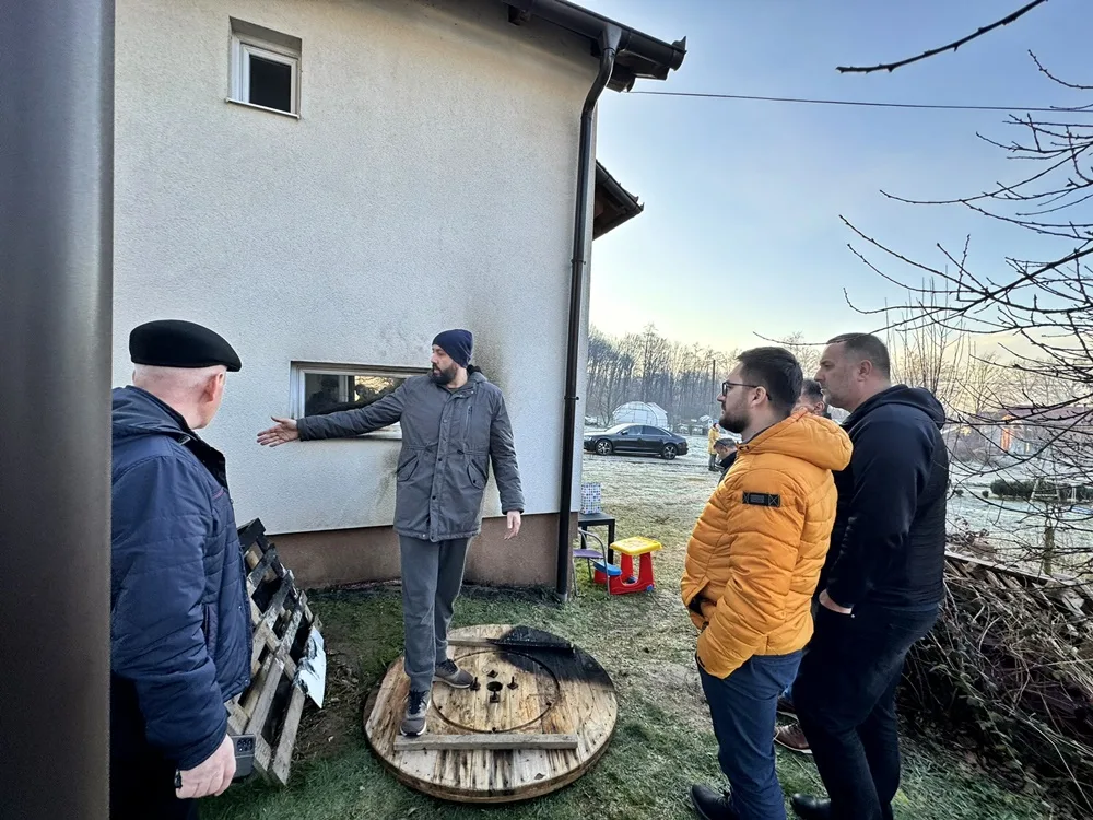 NA KUĆU VIJEĆNIKA U KALESIJI BAČEN MOLOTOVLJEV KOKTEL