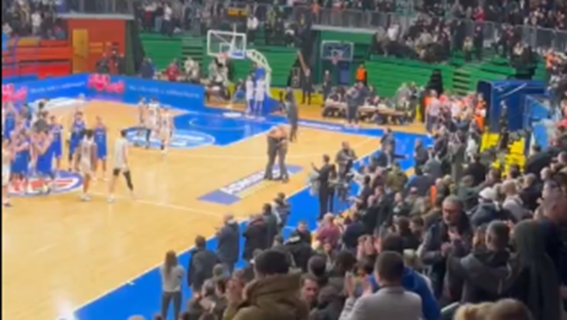 NAKON POBJEDE U ZAGREBU: Srdačan zagrljaj Srba i Hrvata (VIDEO)