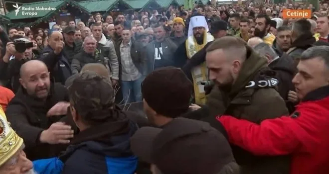 U Cetinju se na Badnjak sukobili pravoslavci: Zakuhalo se, mitropolit Mihailo napustio skup… Policija spriječila veću tučnjavu