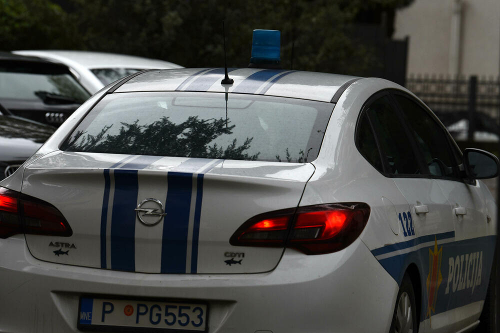Ubio suprugu i sina, pa izvršio samoubojstvo. Kćerka se spasila skočivši kroz prozor